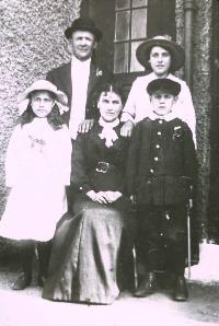 John & Mary Ann Lock with Ivy, Gladys & John